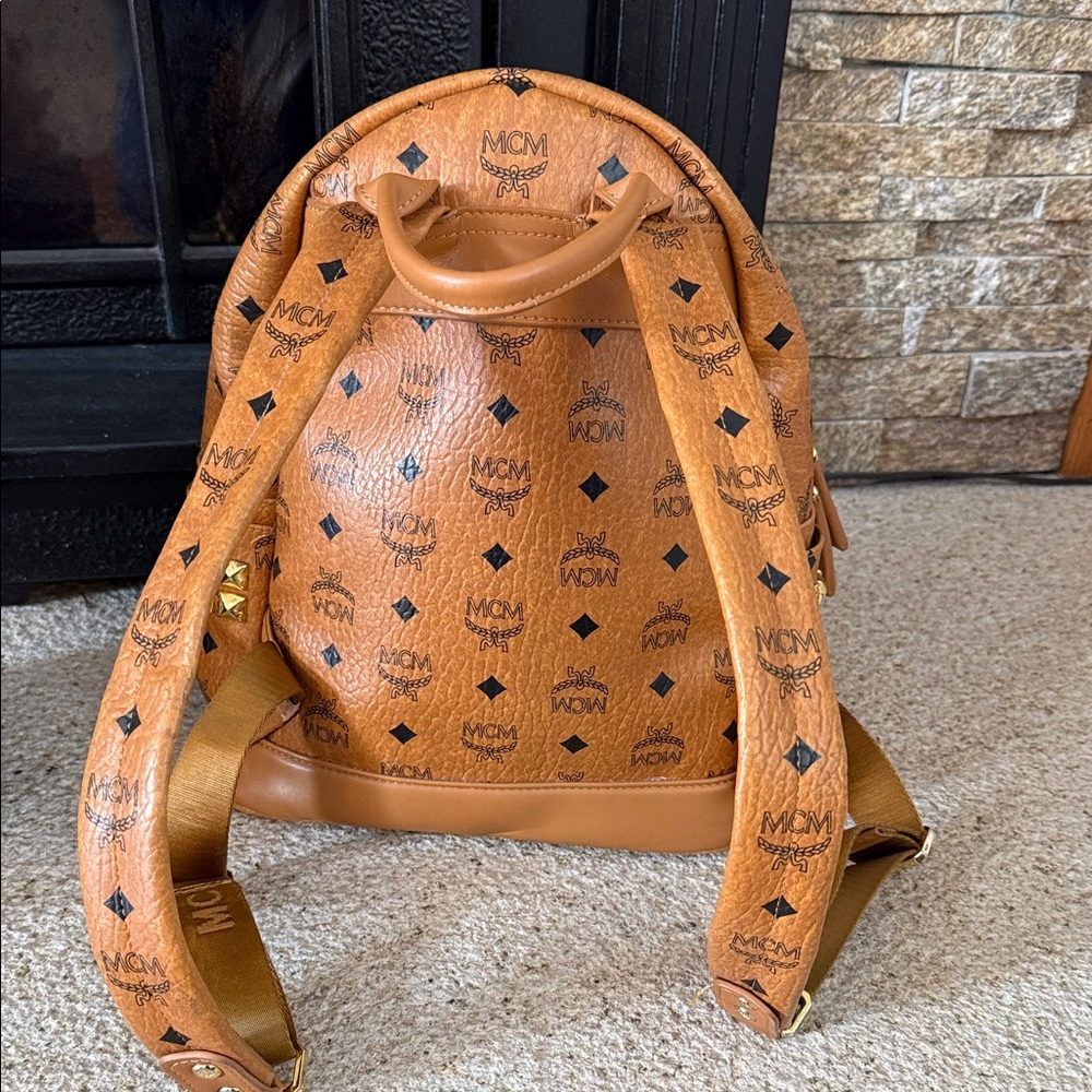 MCM Stark Side Studs Backpack 🔥 - Picture 3 of 16